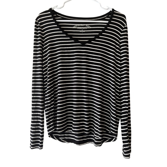 Aeropostale Women’s Seriously Soft Black & White Striped Long Sleeve T-shirt - Picture 1 of 7